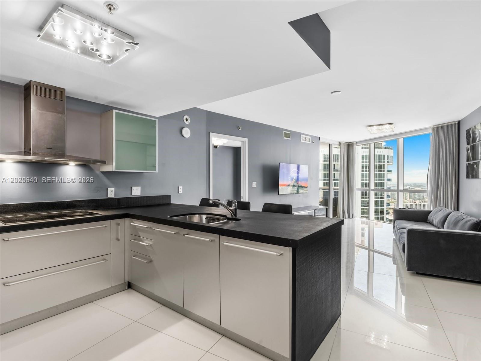 18201 Collins Avenue 5303, Sunny Isles Beach, FL 33160 photo 4