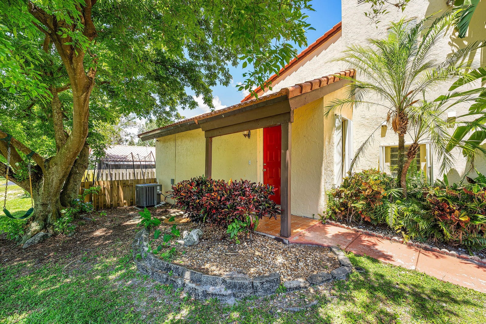 2810 Sand Pines Court, Lake Worth, FL 33462 photo 2