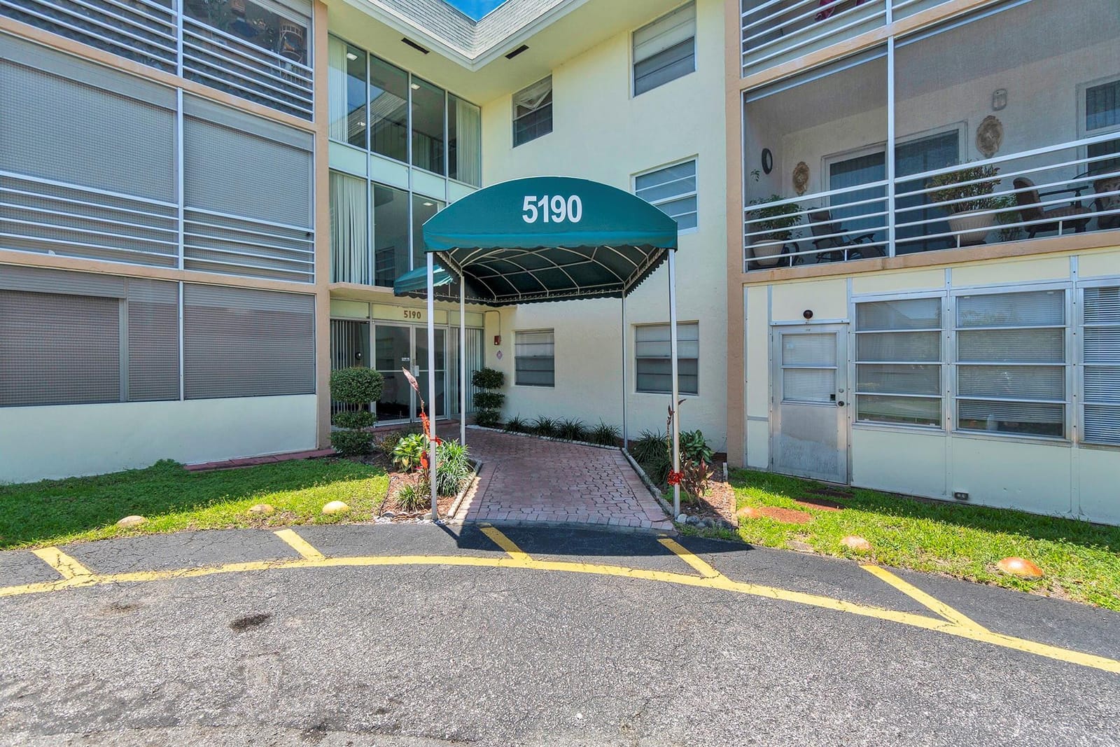 5190 E Sabal Palm Boulevard 304 — photo 2