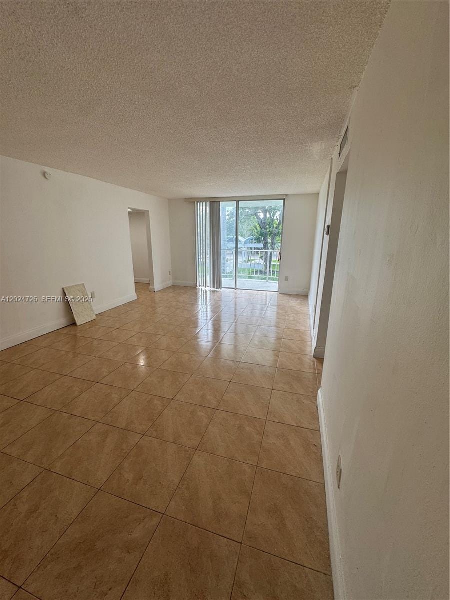 486 NW 165th St Road B-201, Miami, FL 33169 photo 3