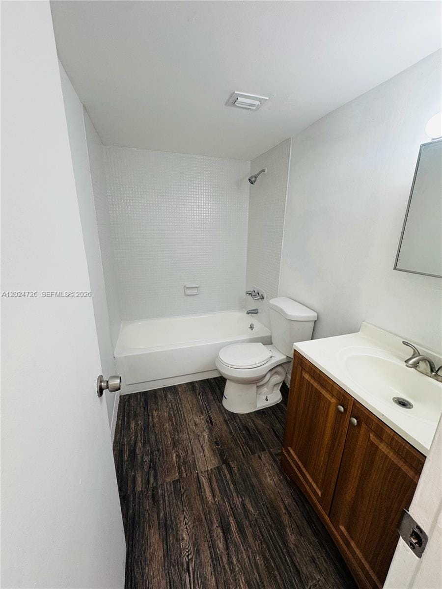486 NW 165th St Road B-201, Miami, FL 33169 photo 4