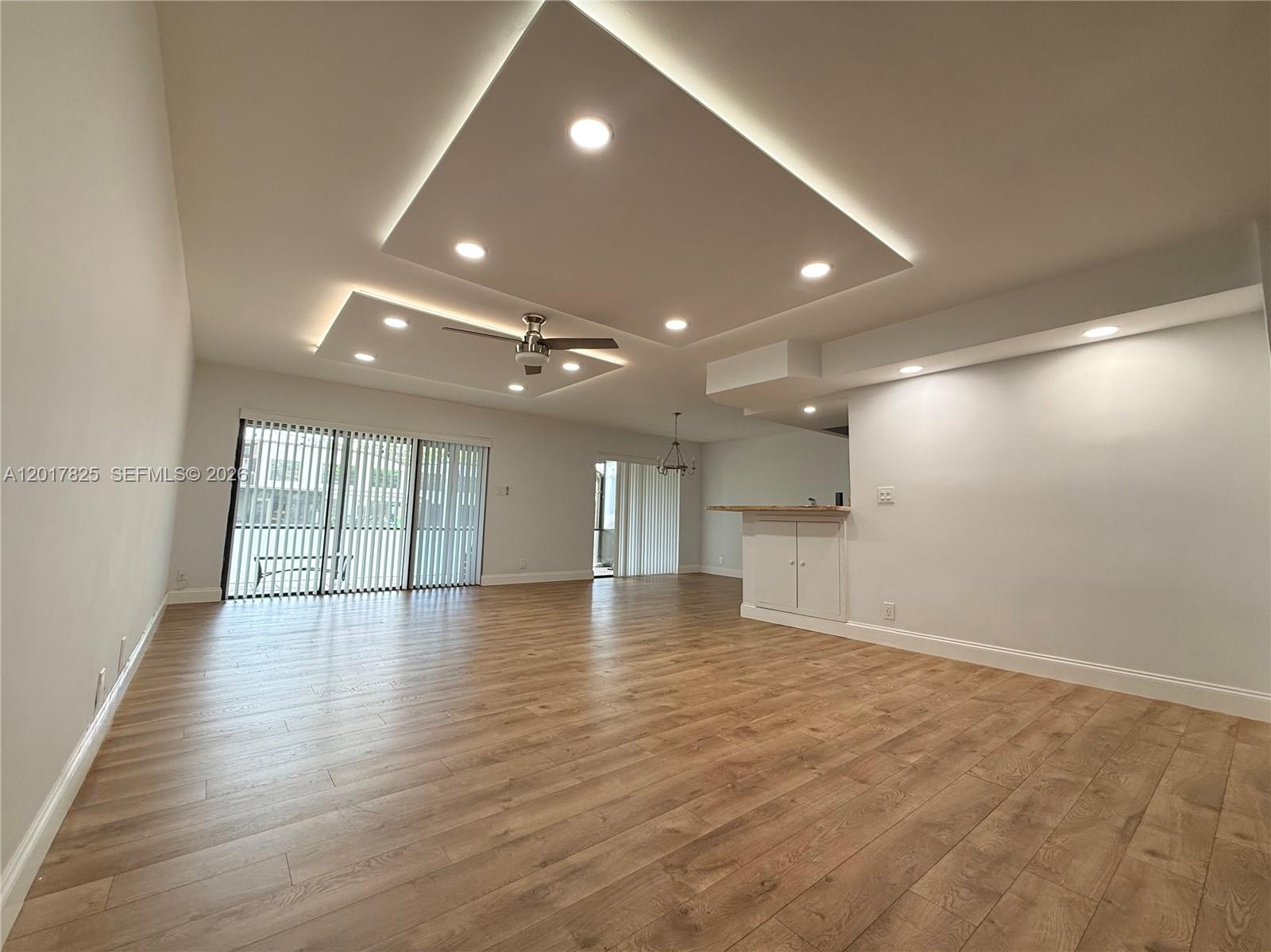 9717 N New River Canal Road 406 — photo 3