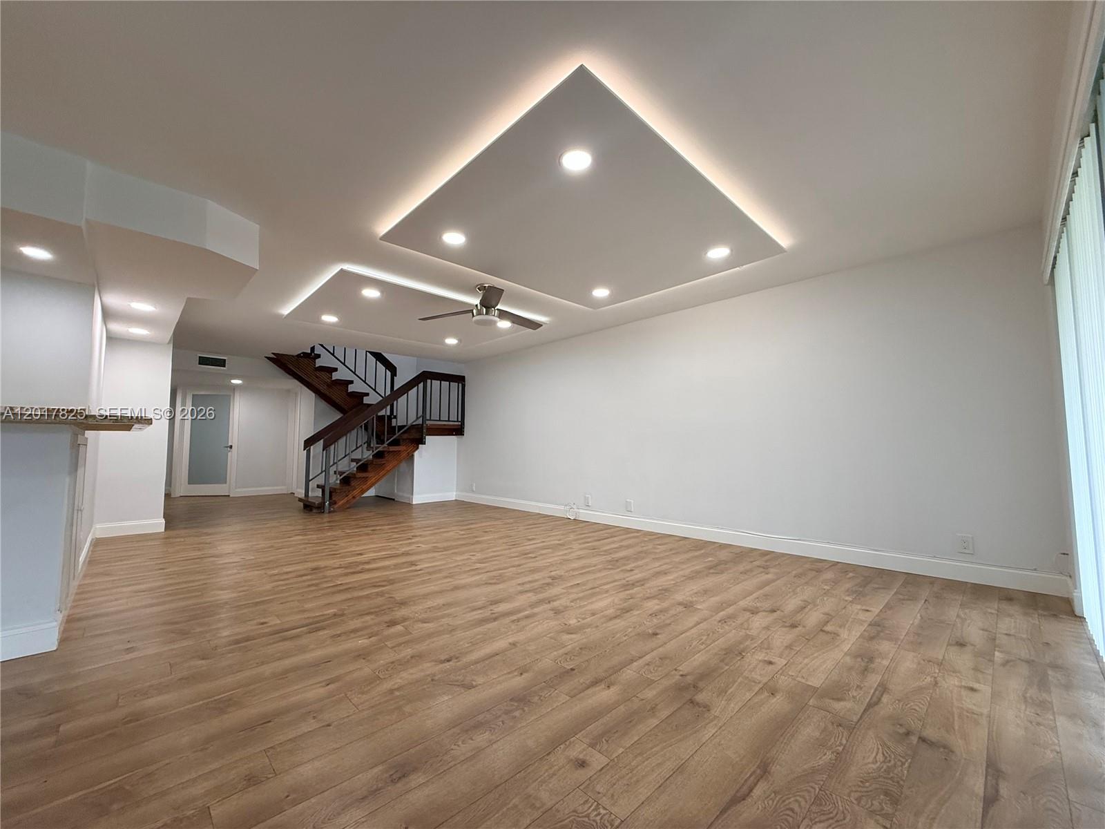 9717 N New River Canal Road 406 — photo 4