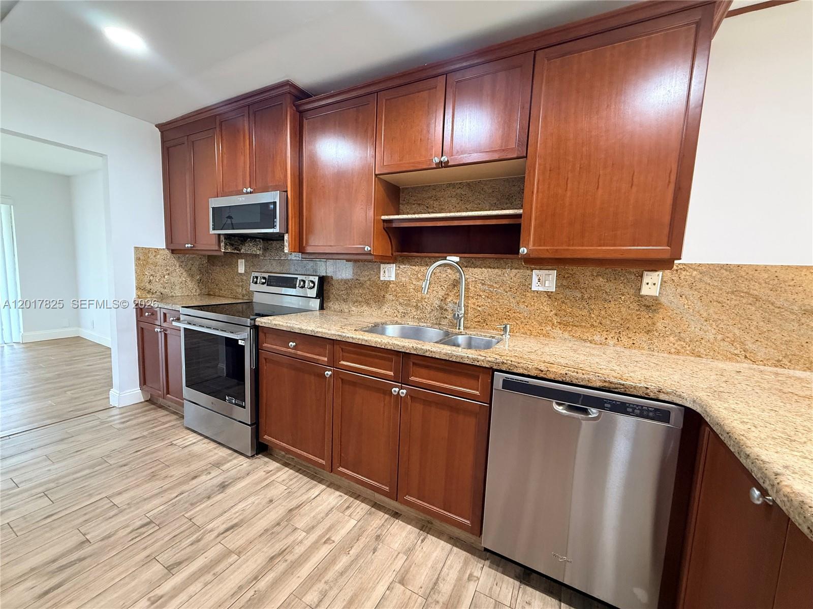 9717 N New River Canal Road 406 — photo 8