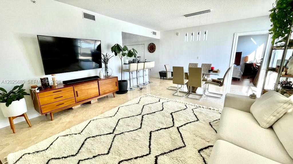 18800 NE 29th Avenue 818, Aventura, FL 33180, Aventura