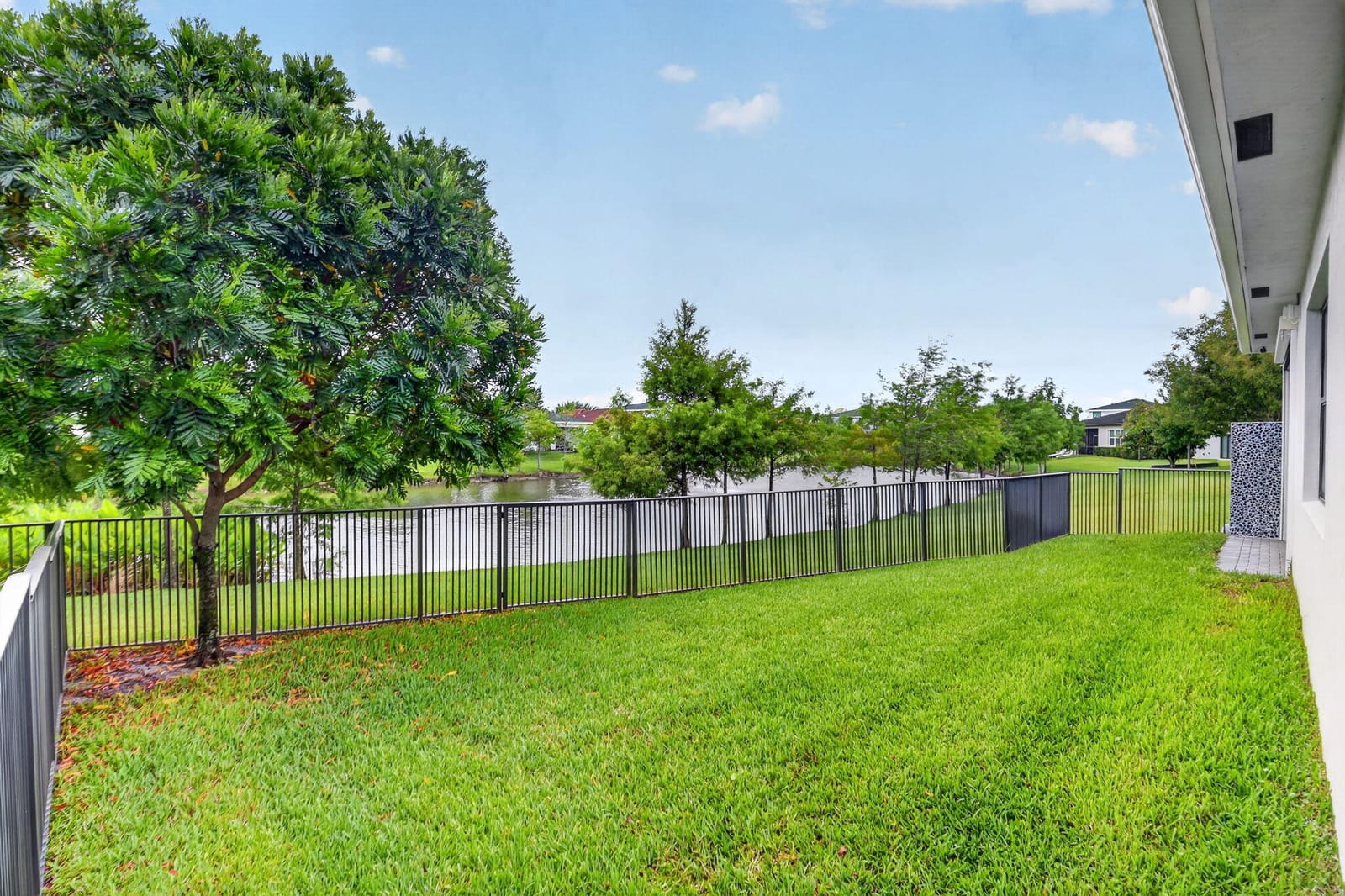 6026 Henderson Way — photo 3