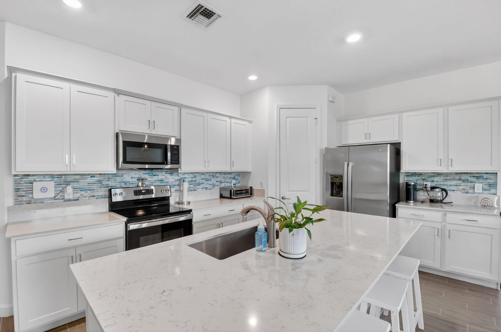 6026 Henderson Way — photo 8