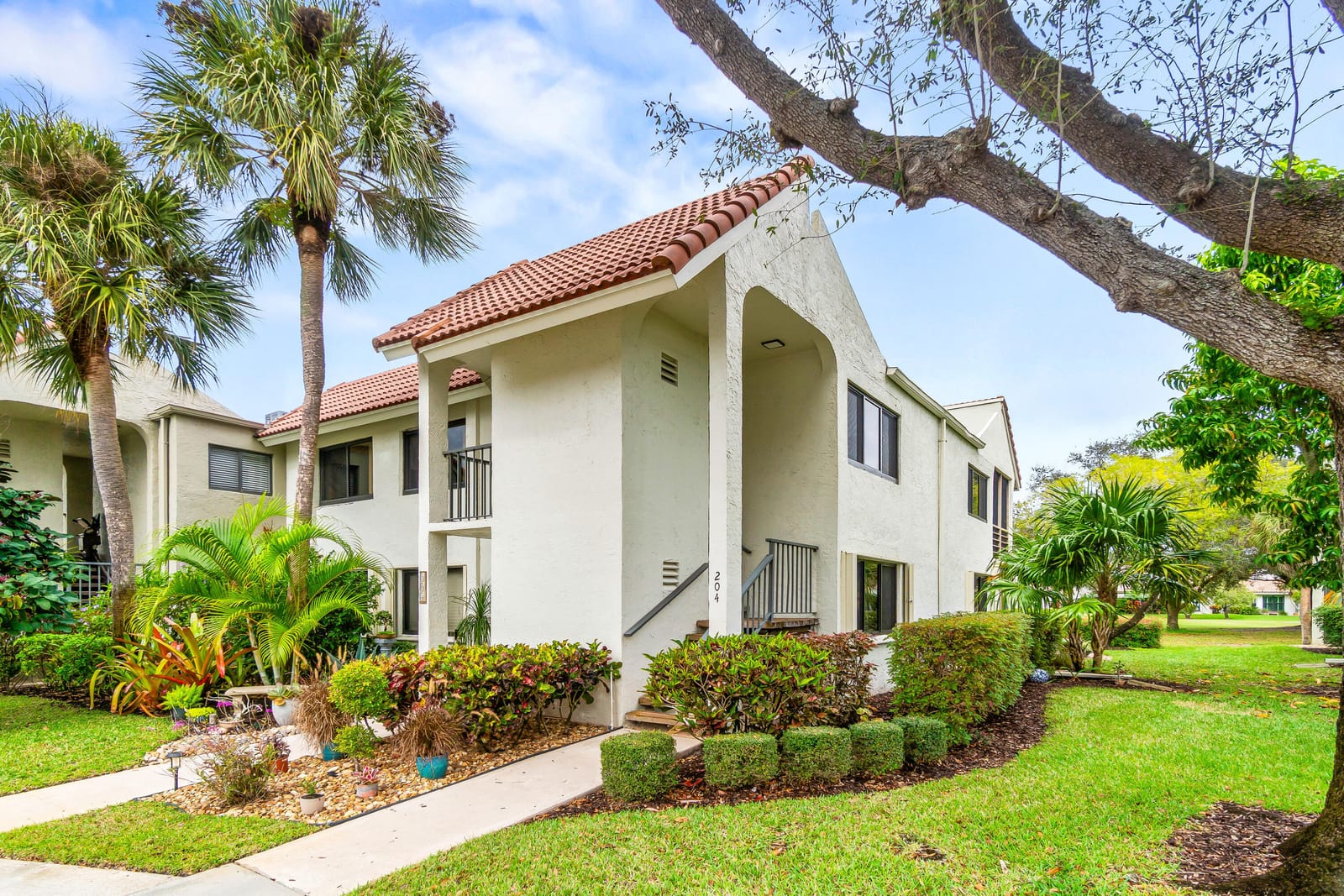 5687 Fairway Park Drive — photo 1