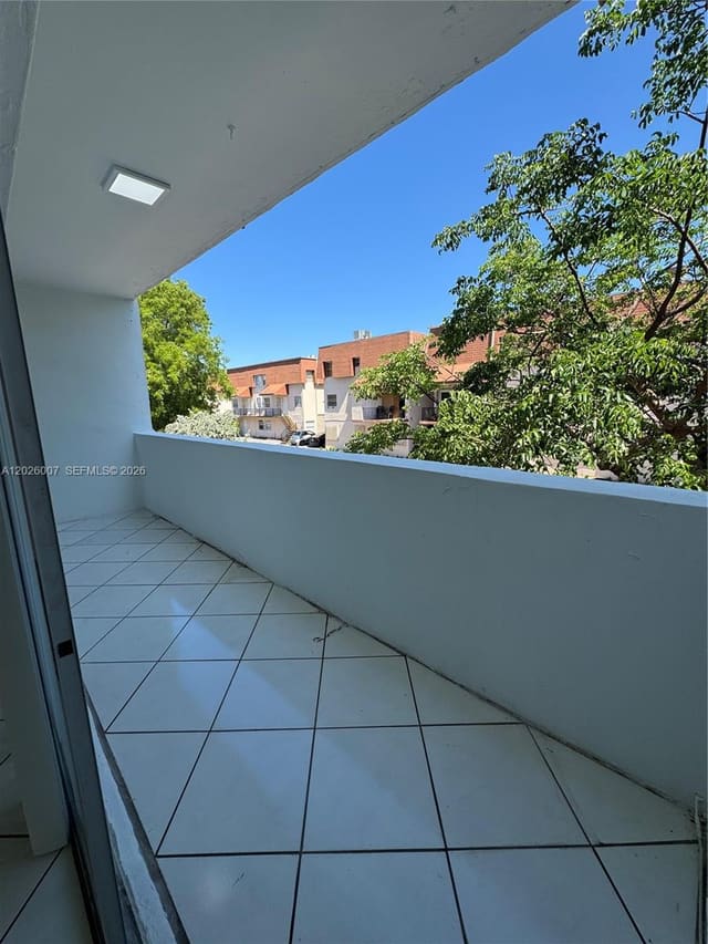1555 W 44th Place 244, Hialeah, FL 33012