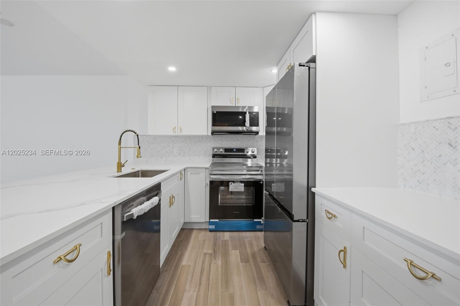 5 Island Avenue 2F — photo 3