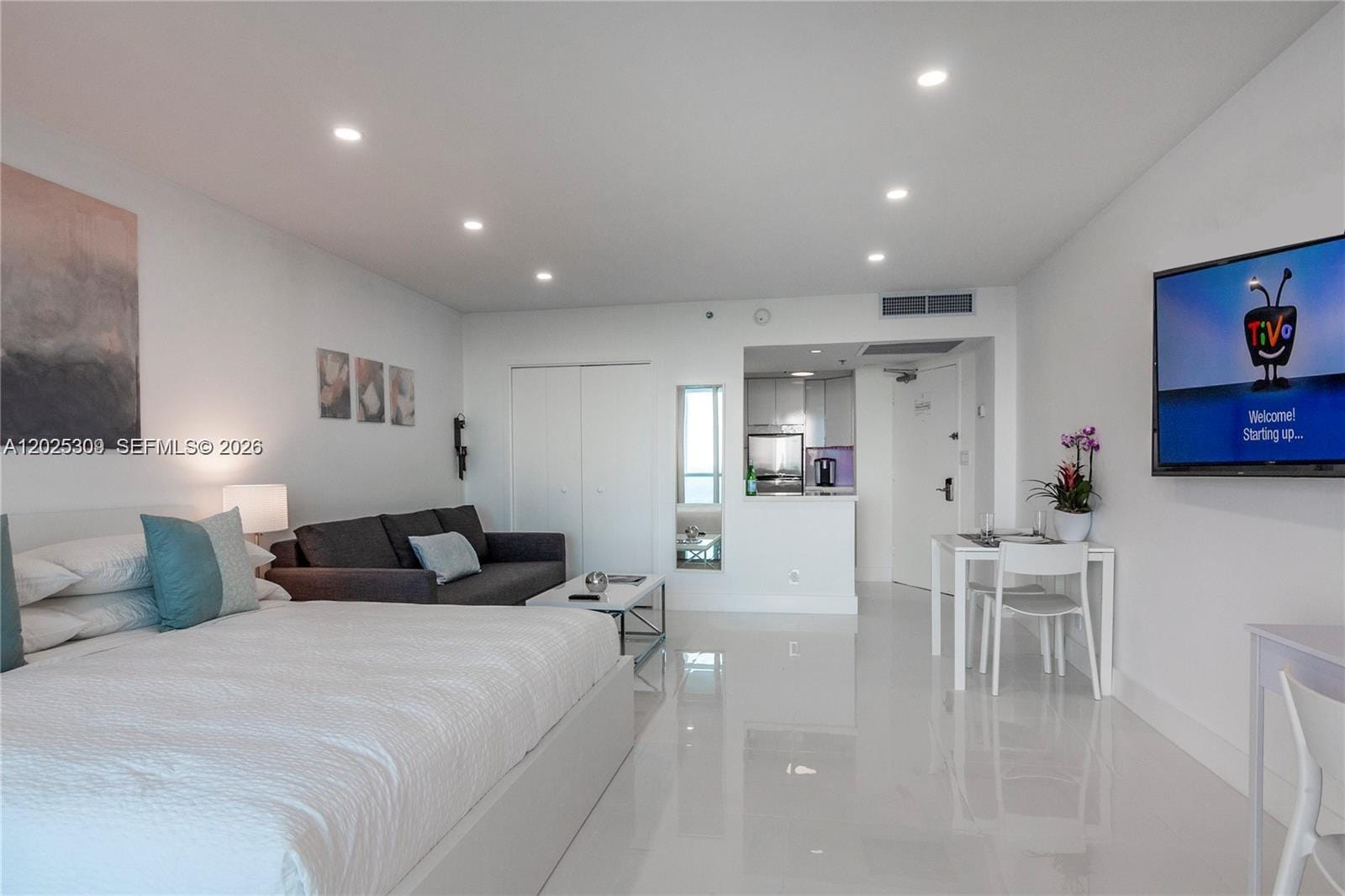 5445 Collins Avenue 928, Miami Beach, FL 33140 photo 2