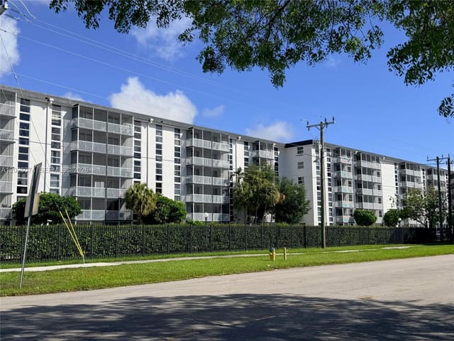 16851 NE 23rd Avenue B601, North Miami Beach, FL 33160