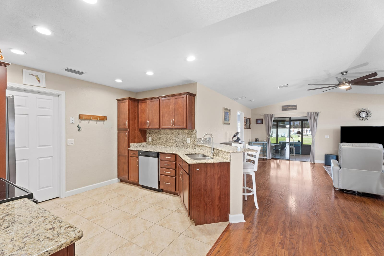 24 Alta Loma — photo 11