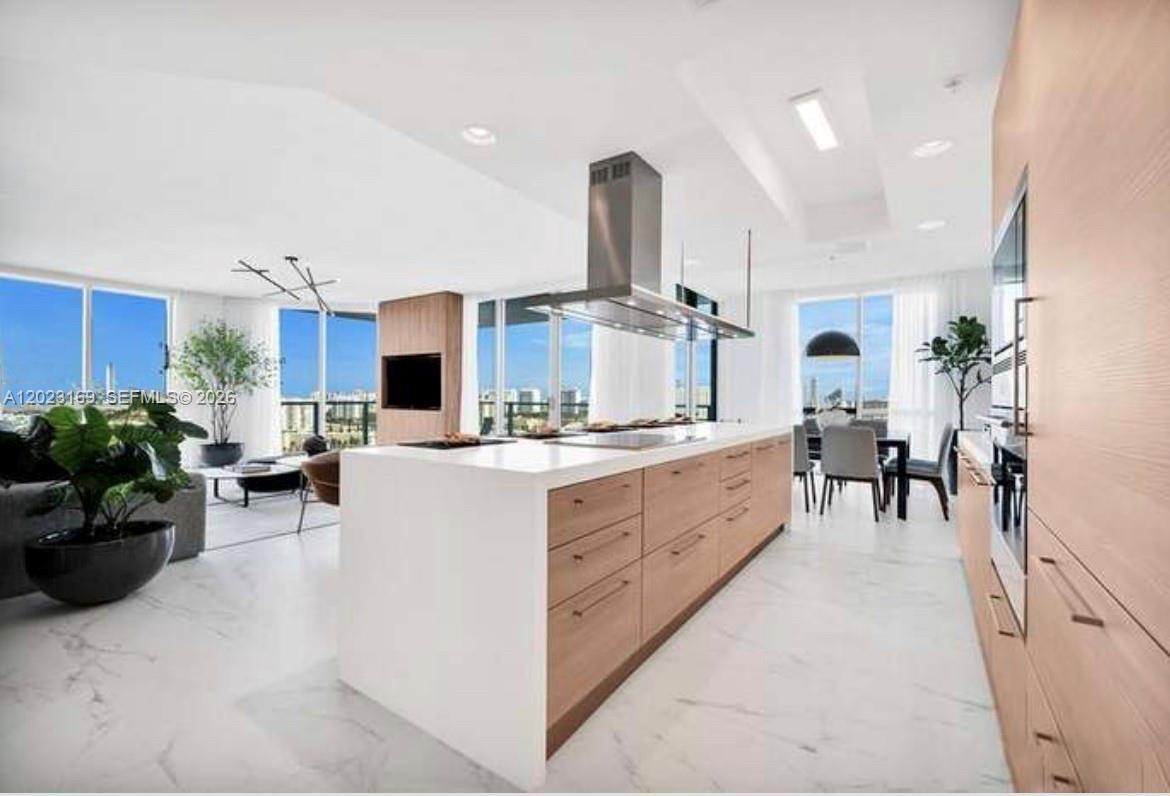 17111 Biscayne Boulevard 2209, North Miami Beach, FL 33160, North Miami Beach