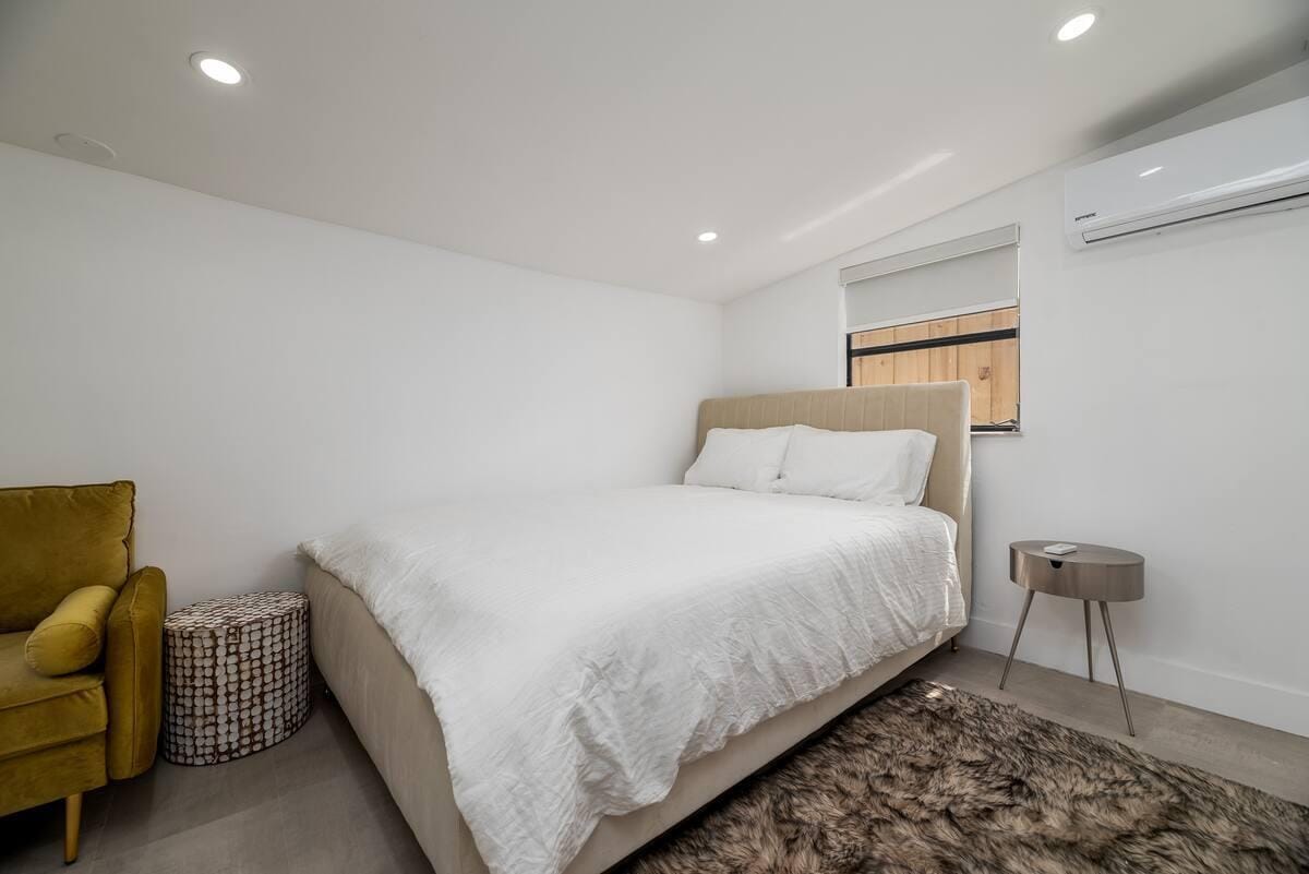2541 NE 181st Street C, North Miami Beach, FL 33160 photo 3