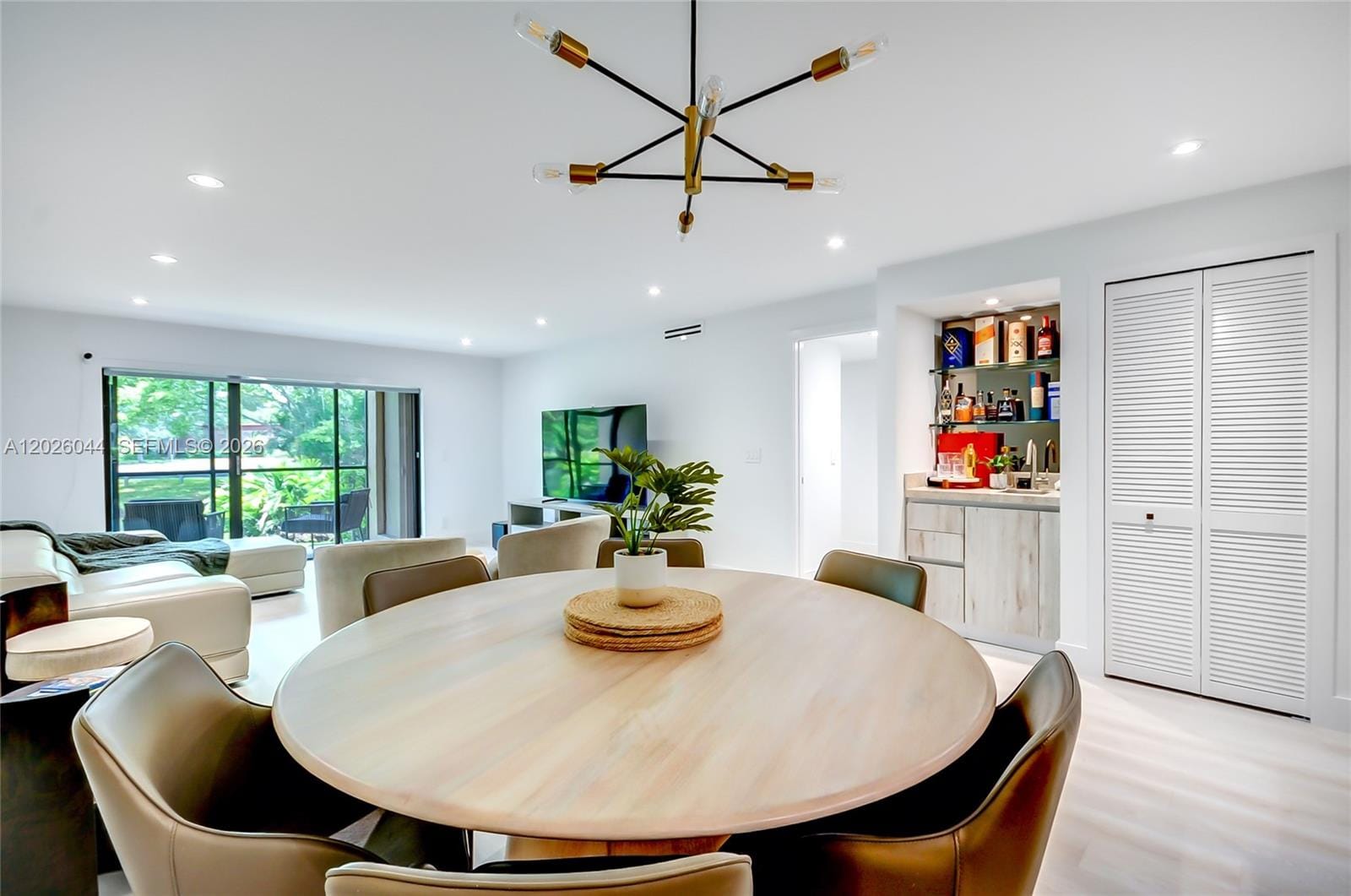302 Lakeview Drive 105 — photo 8