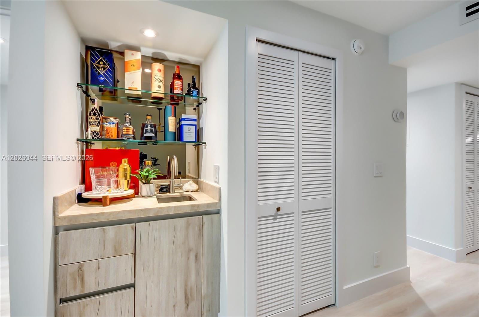 302 Lakeview Drive 105 — photo 9