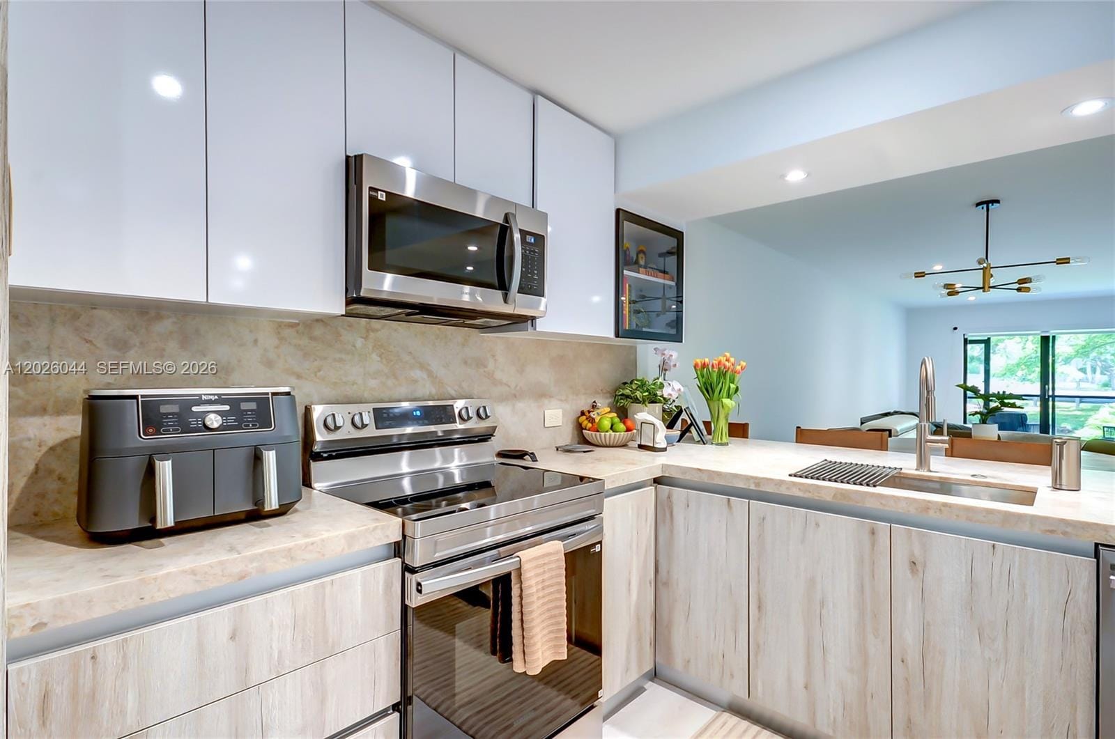 302 Lakeview Drive 105 — photo 4