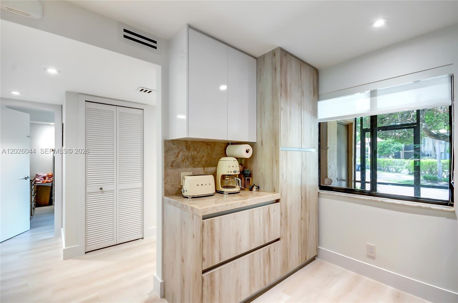 302 Lakeview Drive 105 — photo 5