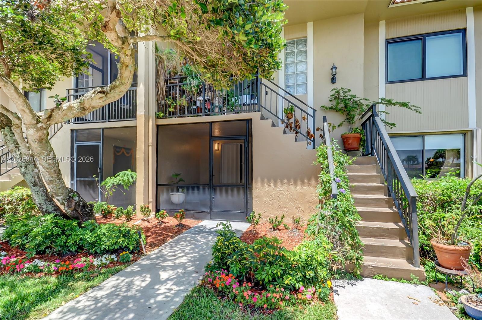 302 Lakeview Drive 105, Weston, FL 33326, Weston