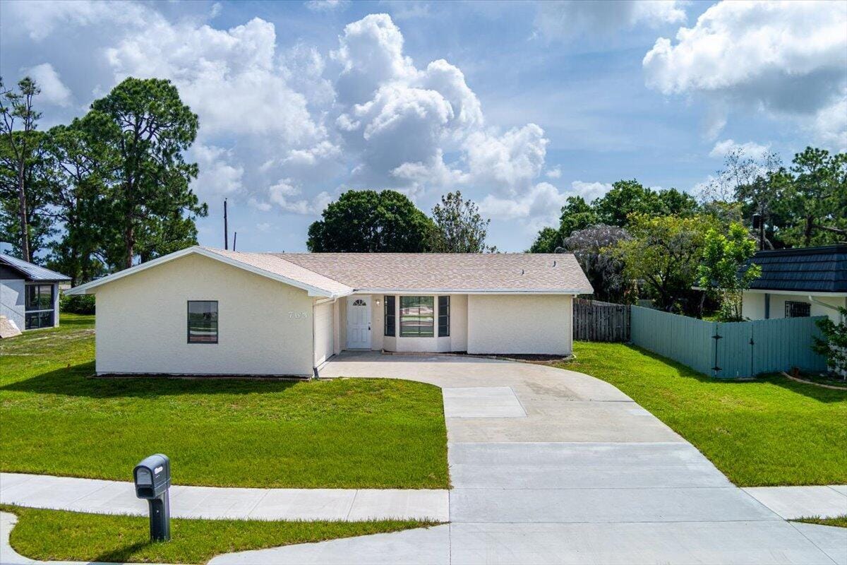 765 SE Floresta Drive, Port St. Lucie, FL 34983