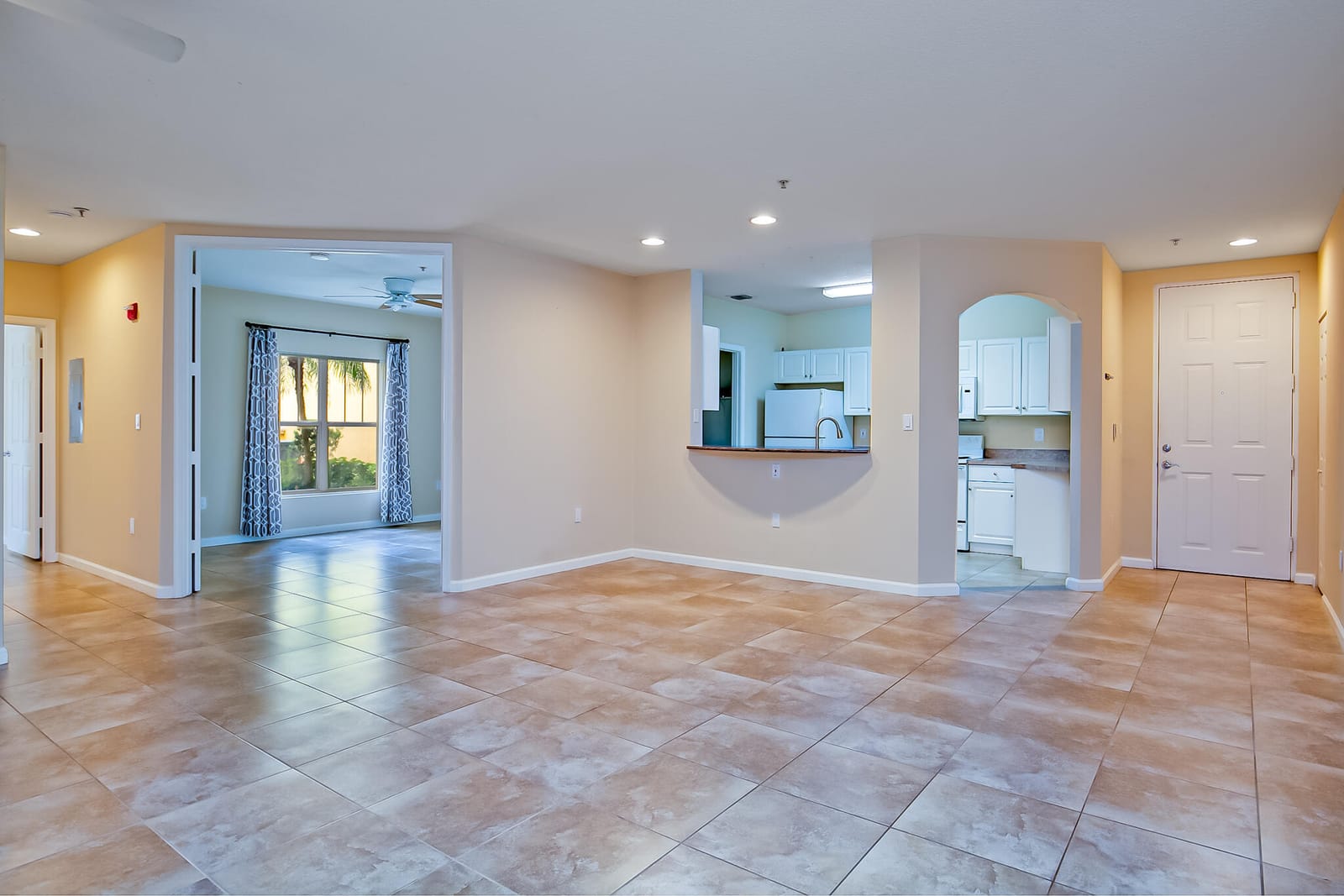 5015 Fairways Circle 107 — photo 4