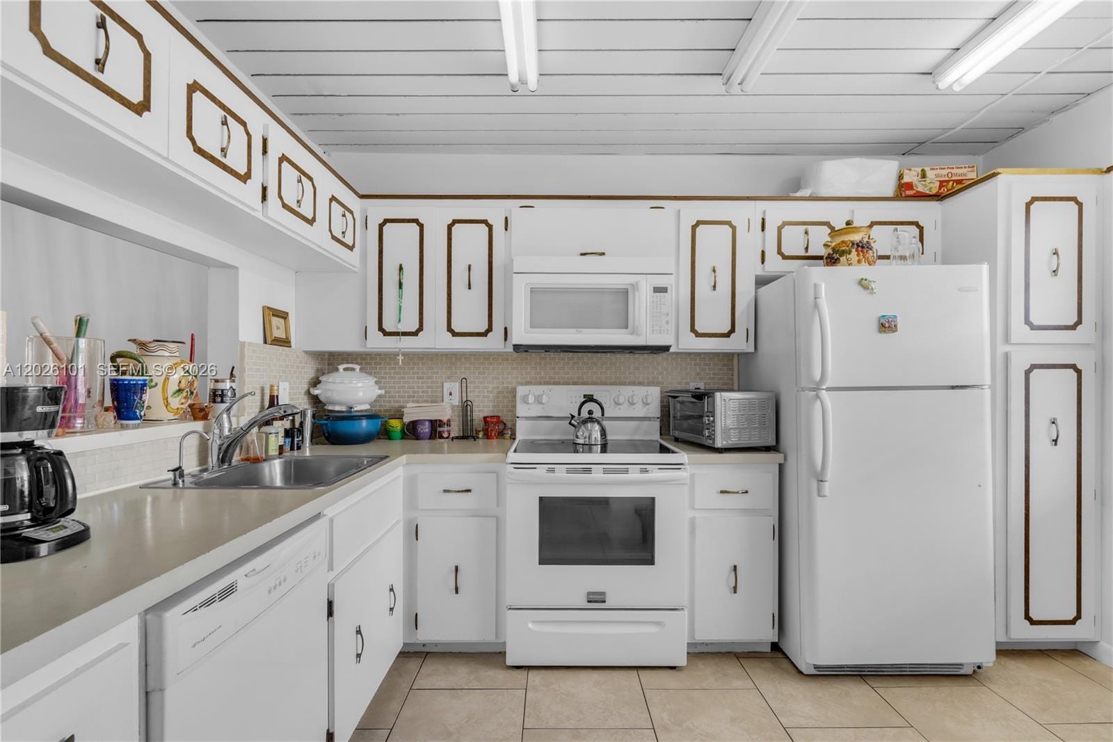 3551 Inverrary Drive 208 — photo 3