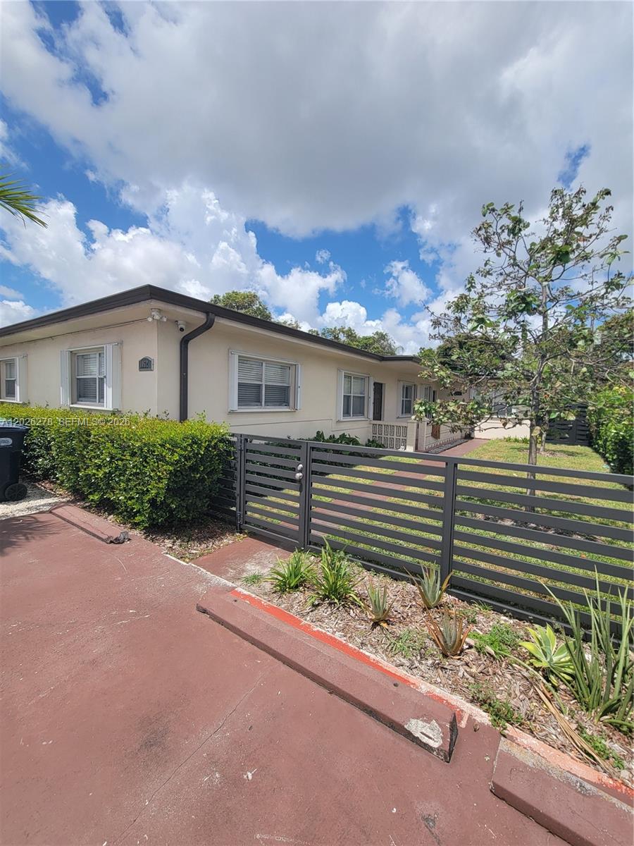 1052 SW 79th Avenue ., Miami, FL 33144, Miami