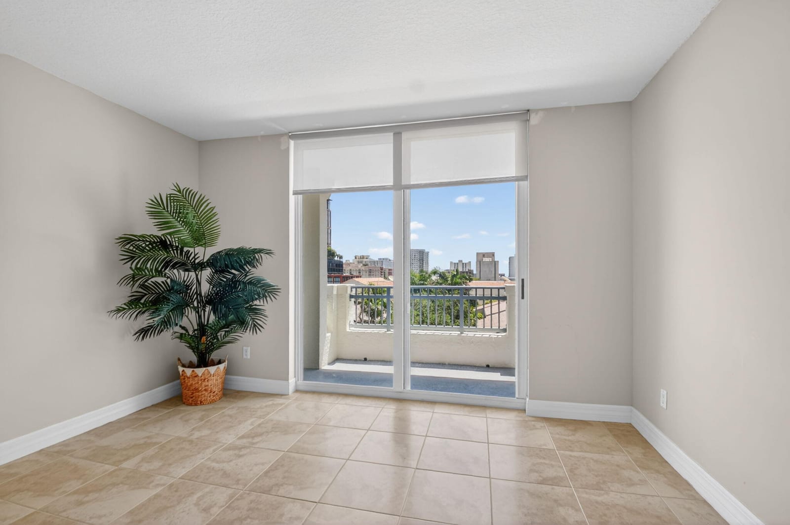 403 S Sapodilla Avenue 511, West Palm Beach, FL 33401 photo 2