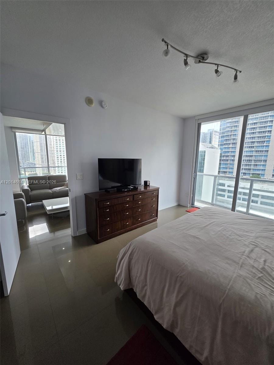 1060 Brickell Avenue 2201 — photo 4