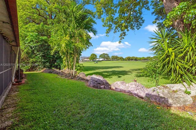 14357 Kendale Lakes Circle, sold in Catalonia Lake Villas, Miami, FL