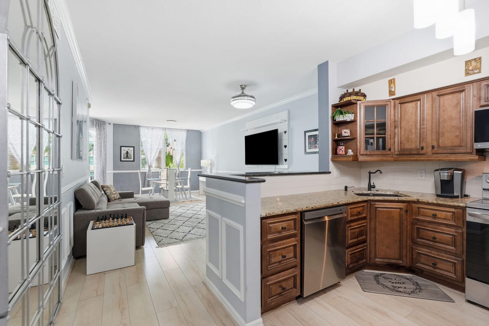 802 W Windward Way 304 — photo 7