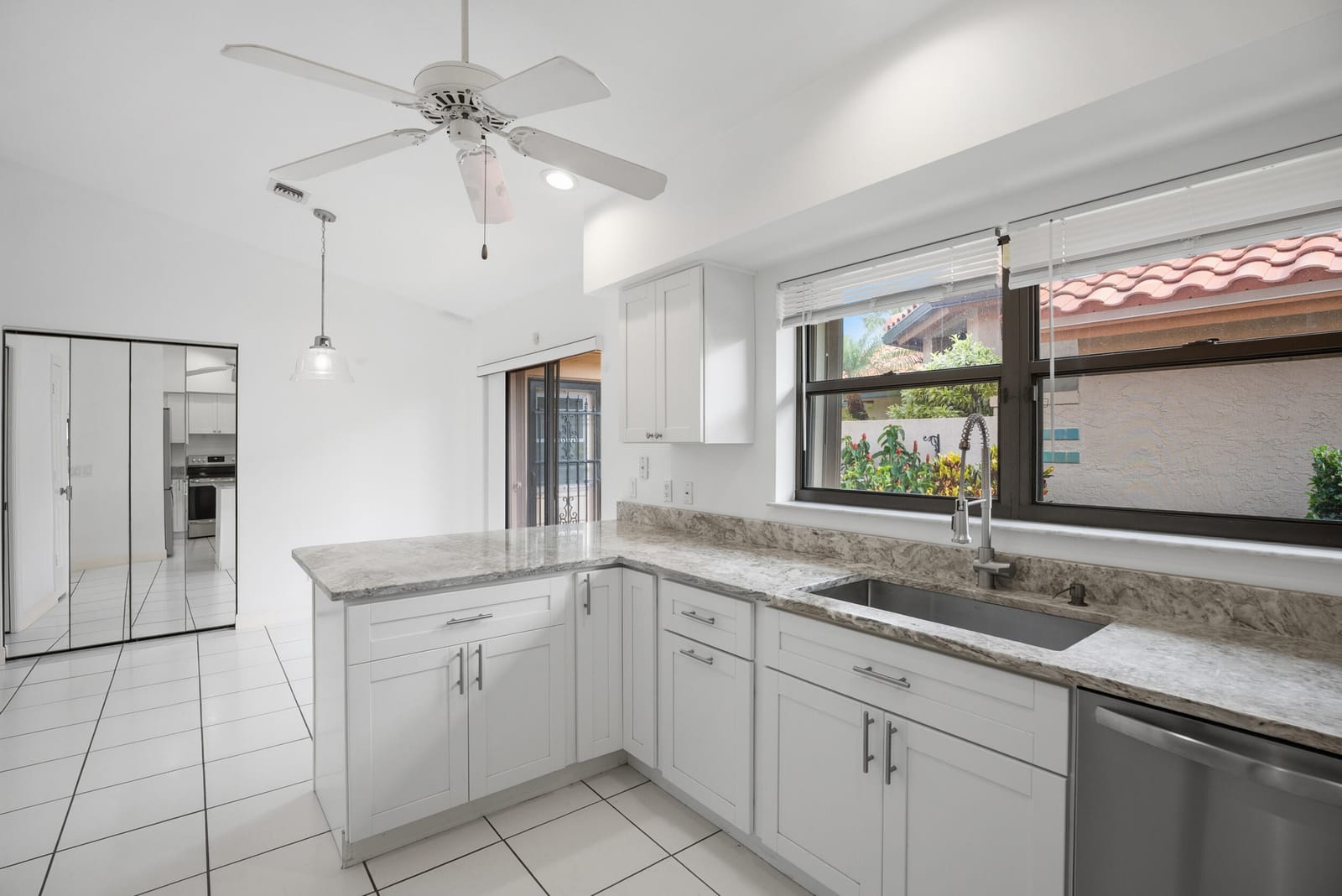 2735 SW Mariposa Circle — photo 4
