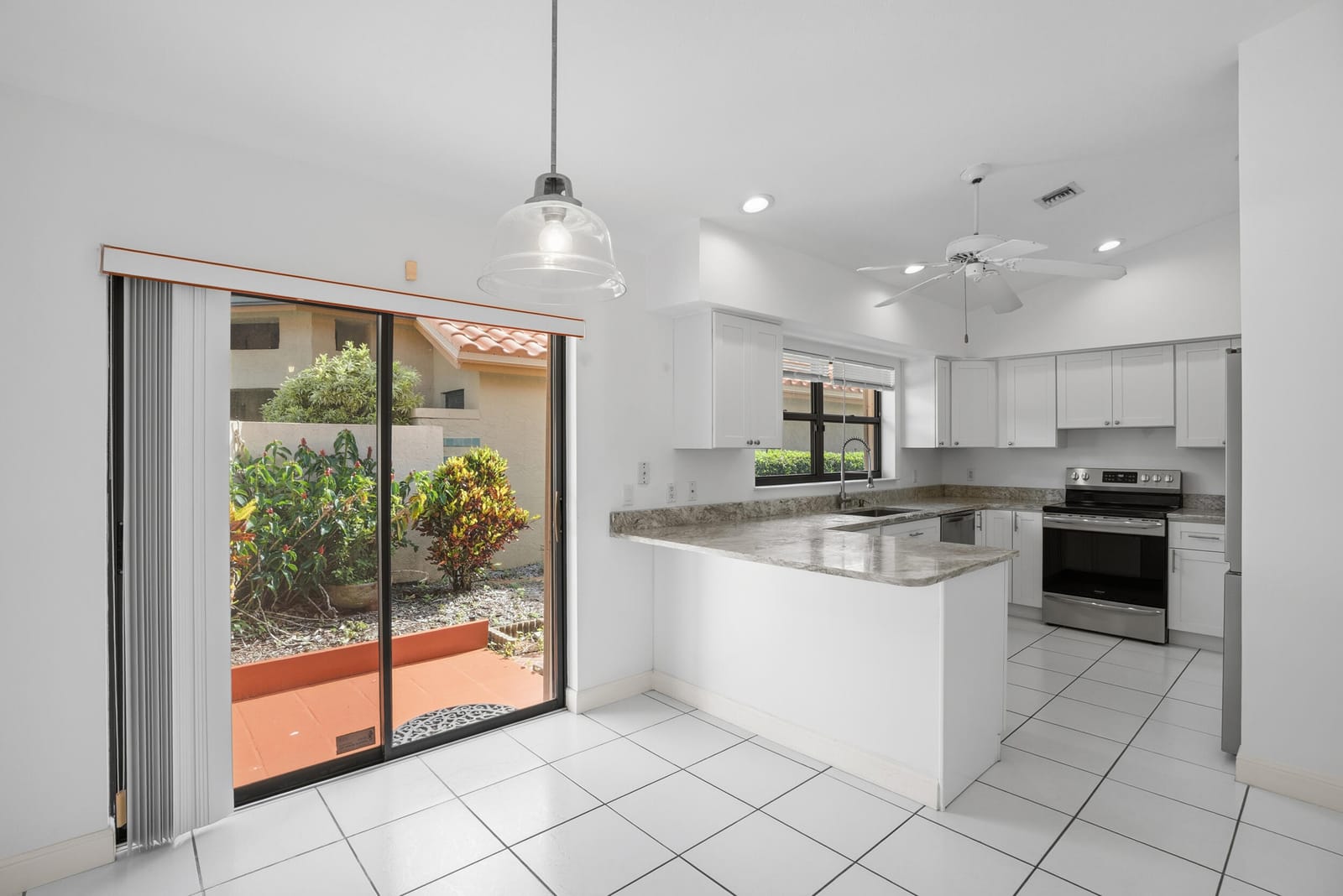 2735 SW Mariposa Circle — photo 5
