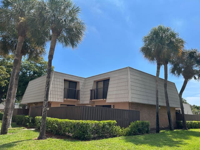 5510 55th Way, sold in Village Of Sandalwood Lakes South, West Palm Beach, FL