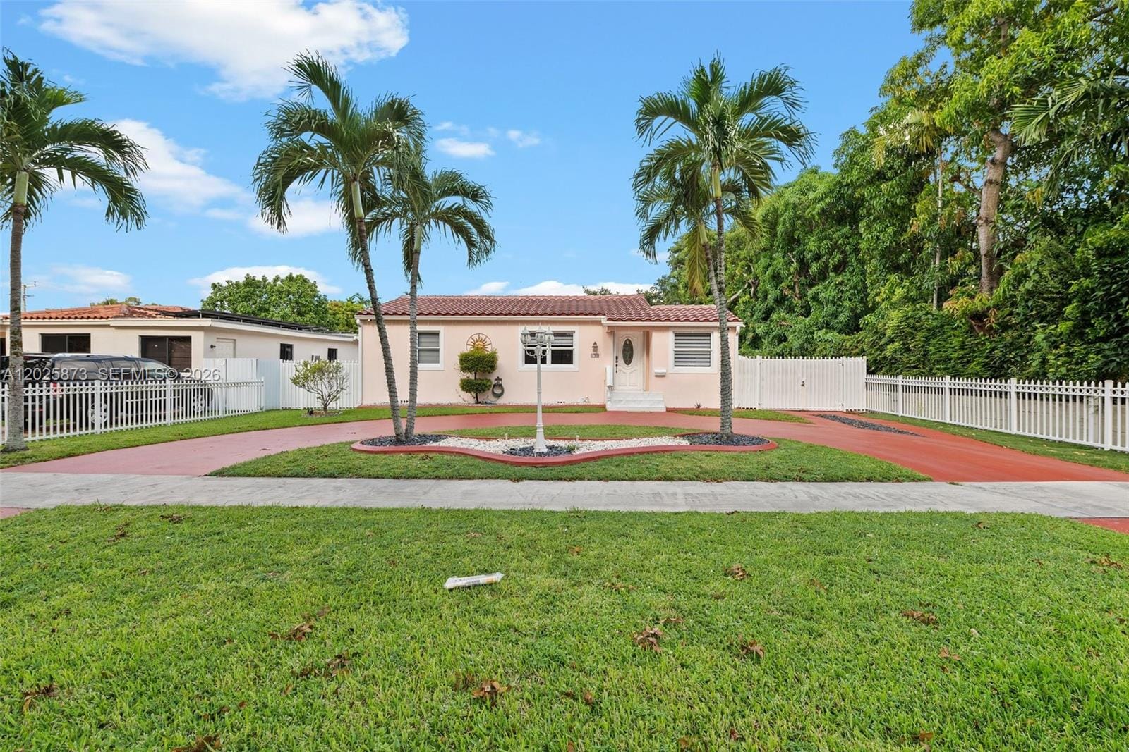 556 La Villa Drive, Miami Springs, FL 33166 photo 3