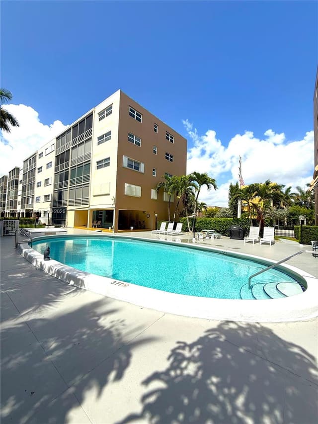 300 NE 14th Avenue 307, Hallandale Beach, FL 33009