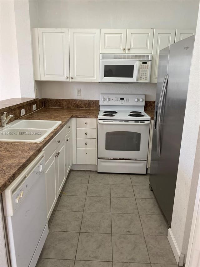 3355 NE 13 Cir Drive 201-28, Homestead, FL 33033