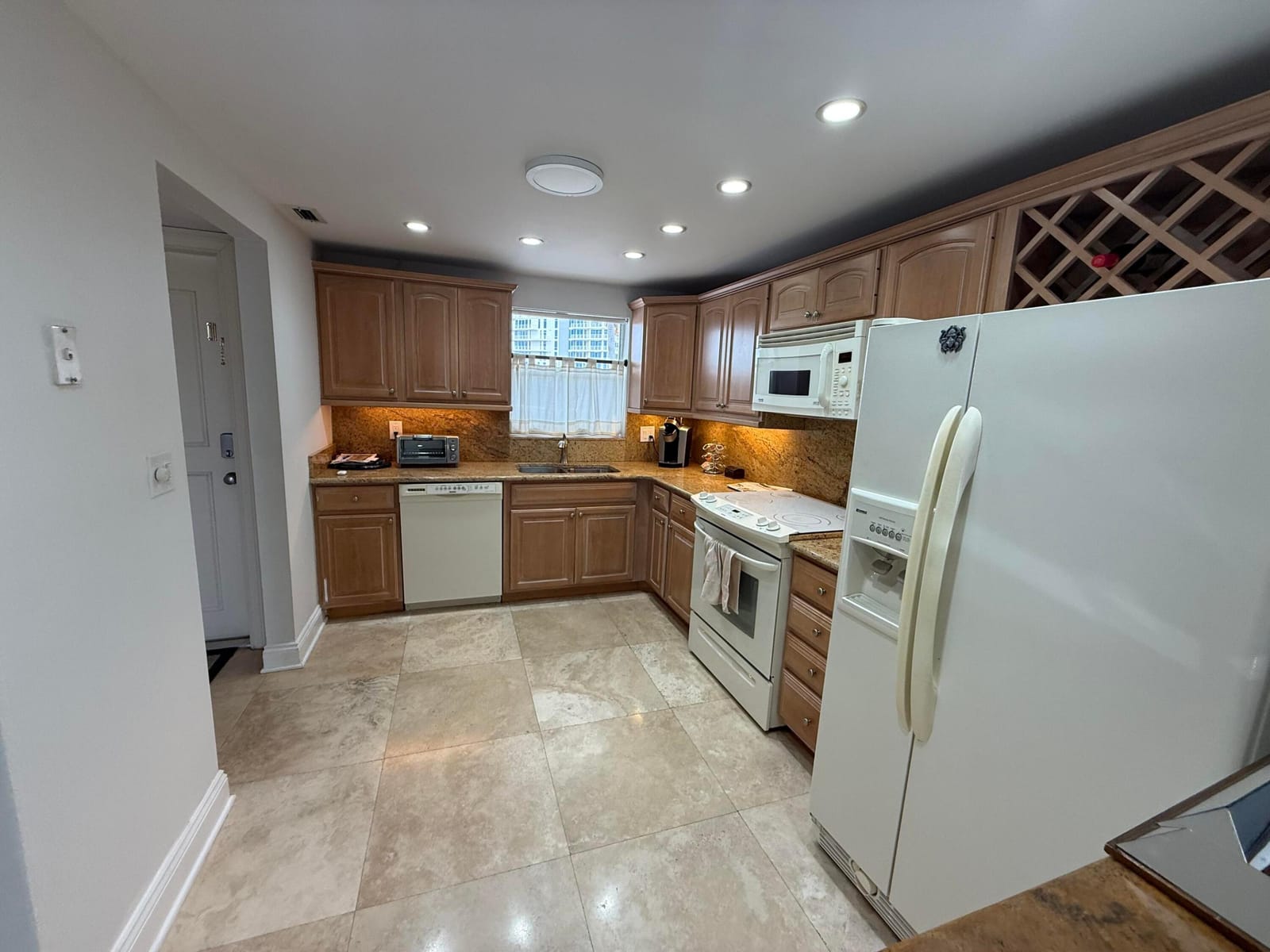 511 Bayshore Drive 405, Fort Lauderdale, FL 33304 photo 9