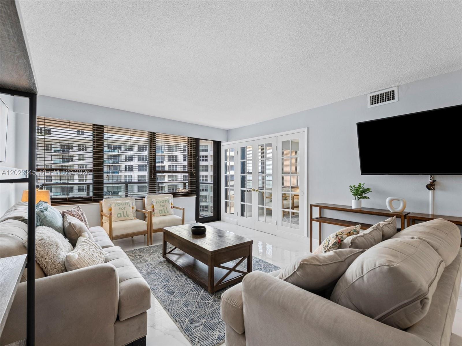 5225 Collins Avenue 1509 — photo 2