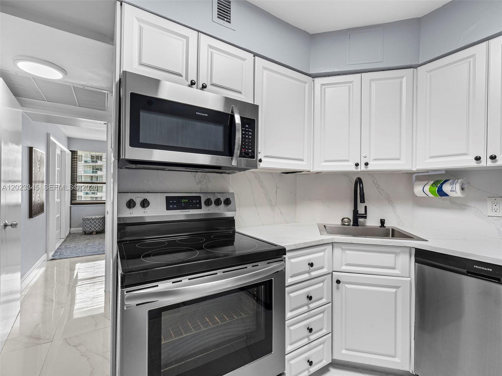 5225 Collins Avenue 1509 — photo 5