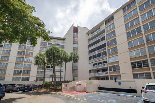 6911 Environ Boulevard 8G, Lauderhill, FL 33319