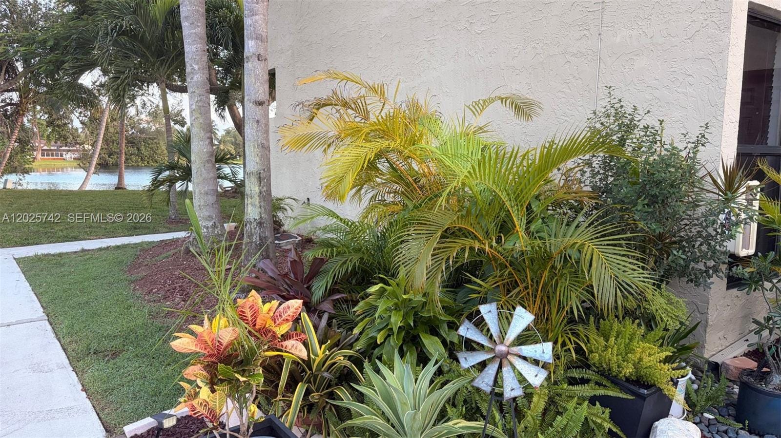 8982 Palm Tree Lane 8982 — photo 2