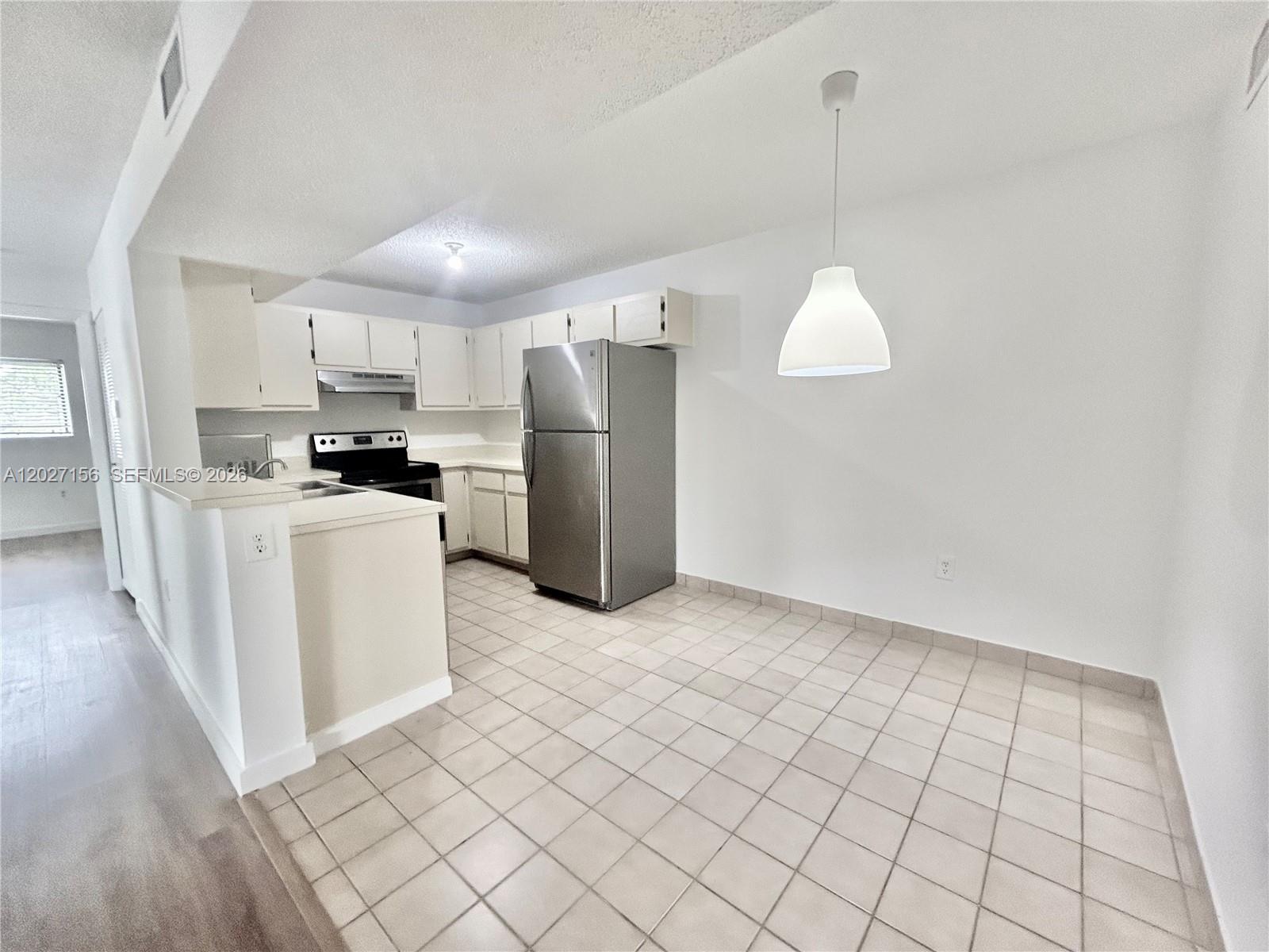 400 W Palm Circle W 201, Pembroke Pines, FL 33025, Pembroke Pines