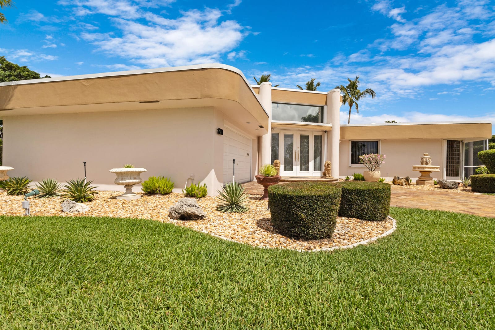 6201 Royal Poinciana Lane — photo 2