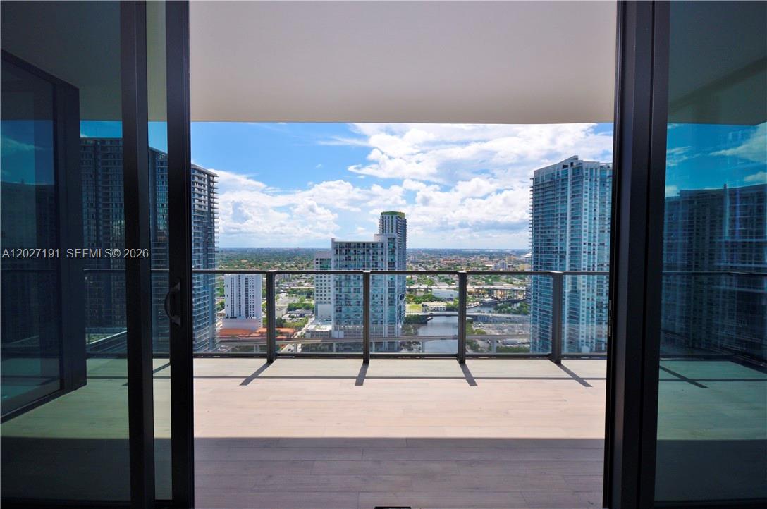 68 SE 6th Street 2812, Miami, FL 33131, Miami