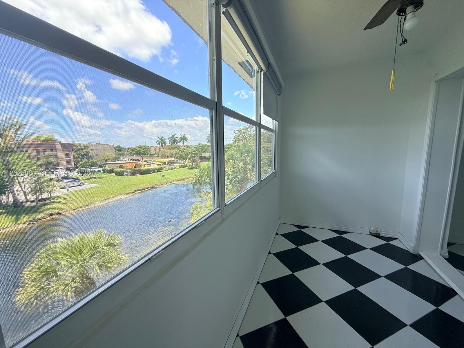 8595 Sunrise Lakes Boulevard 307 — photo 4