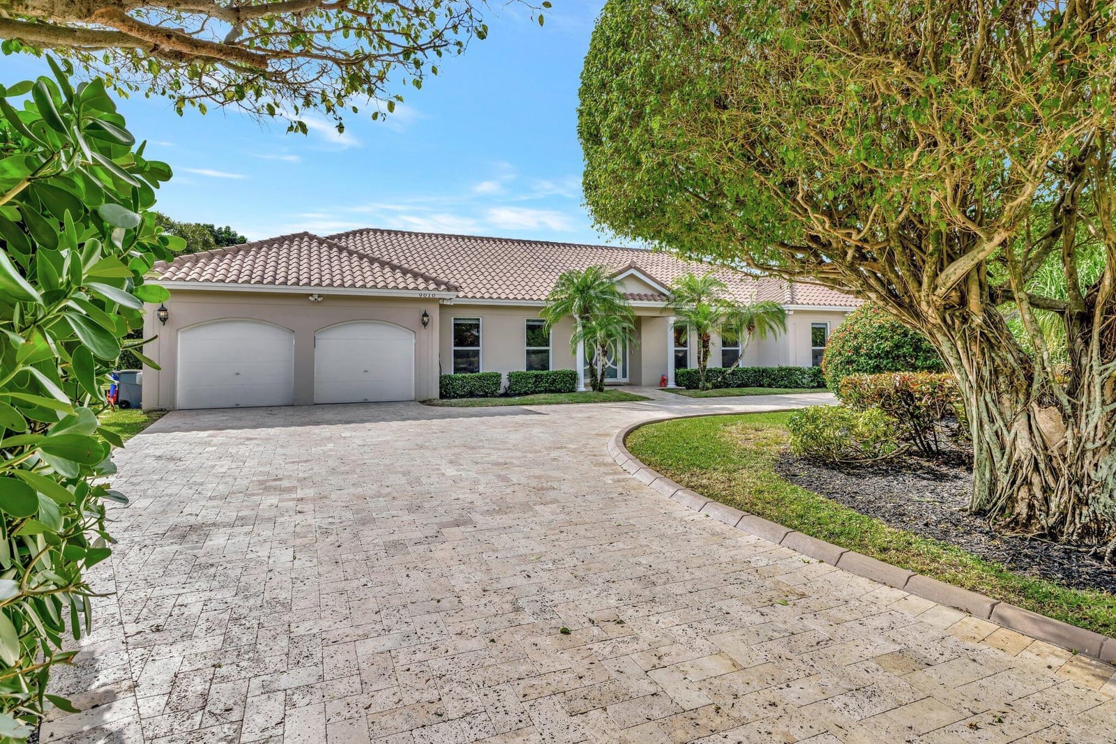 9010 S Lake Dasha Drive, Plantation, FL 33324 photo 17