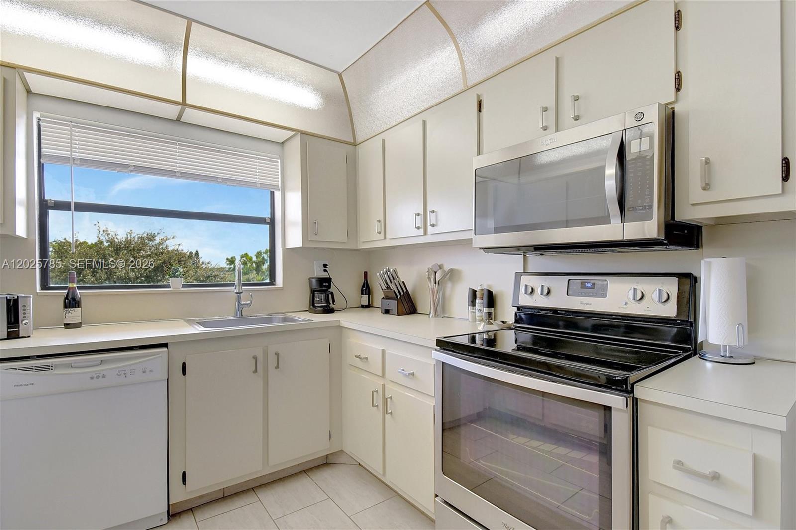 10145 Sunrise Lakes Boulevard 403, Sunrise, FL 33322 photo 25