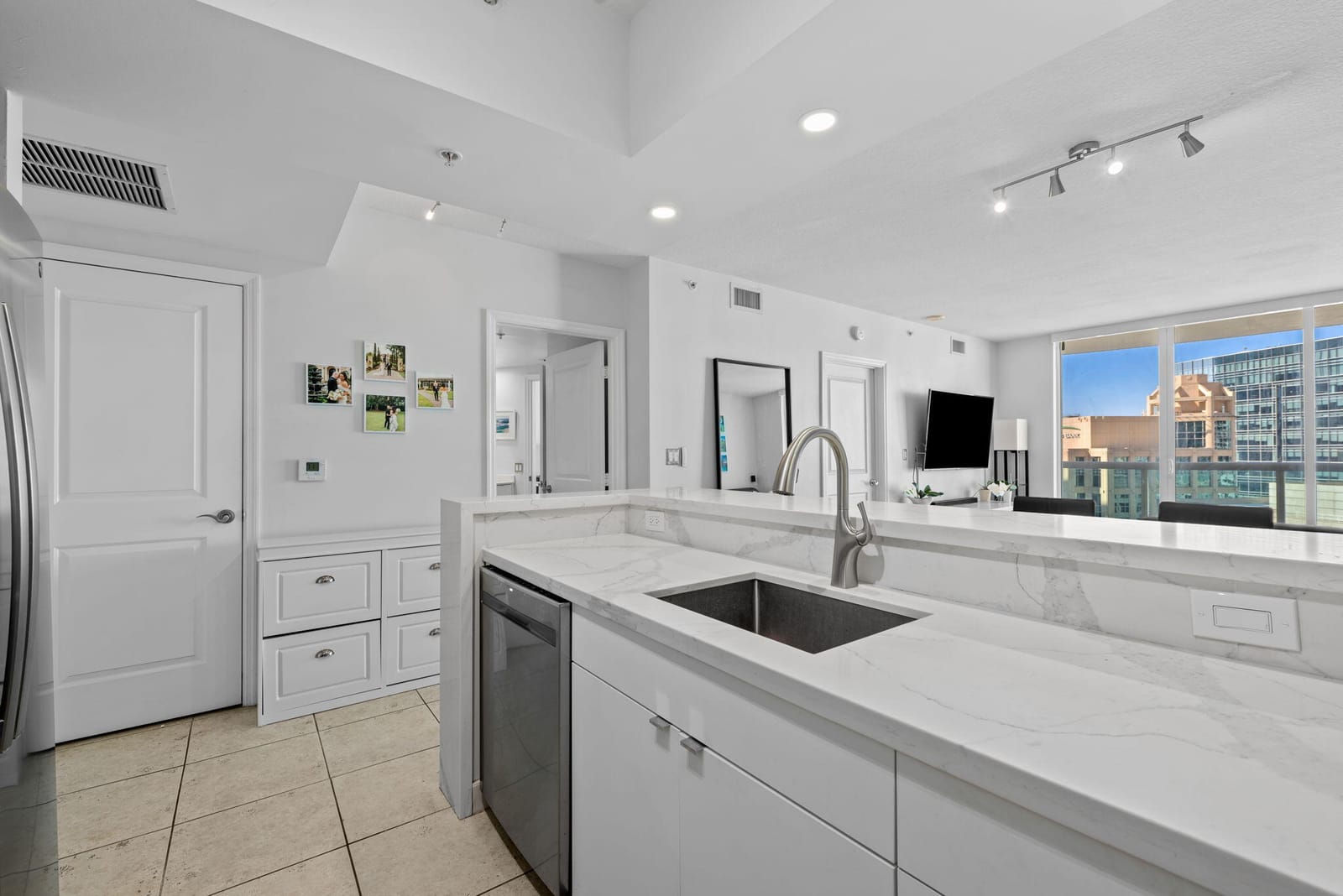 347 N New River Drive E 2707 — photo 8